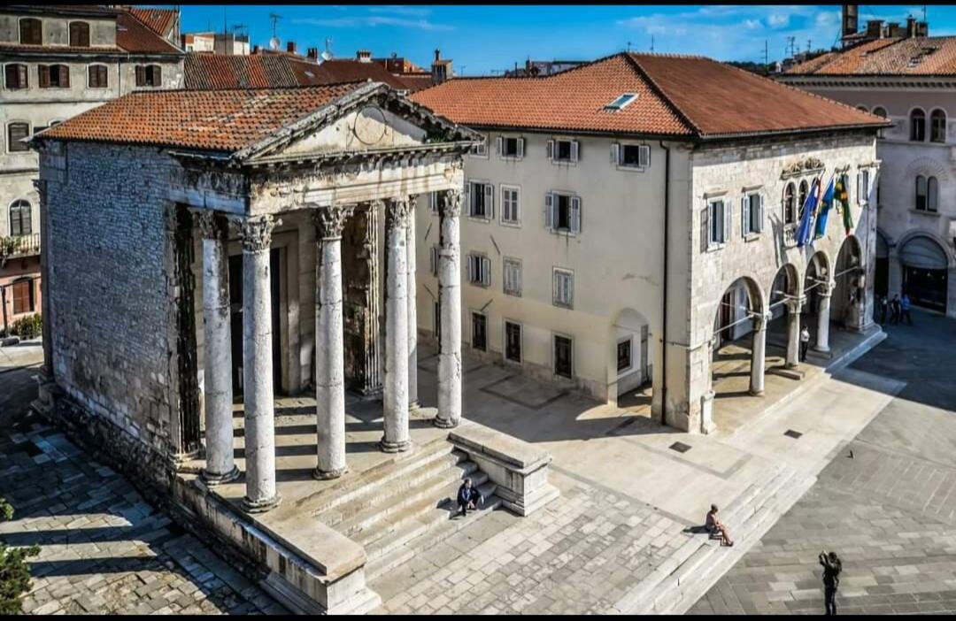Studio Apartment City With Free Parking Pula Buitenkant foto