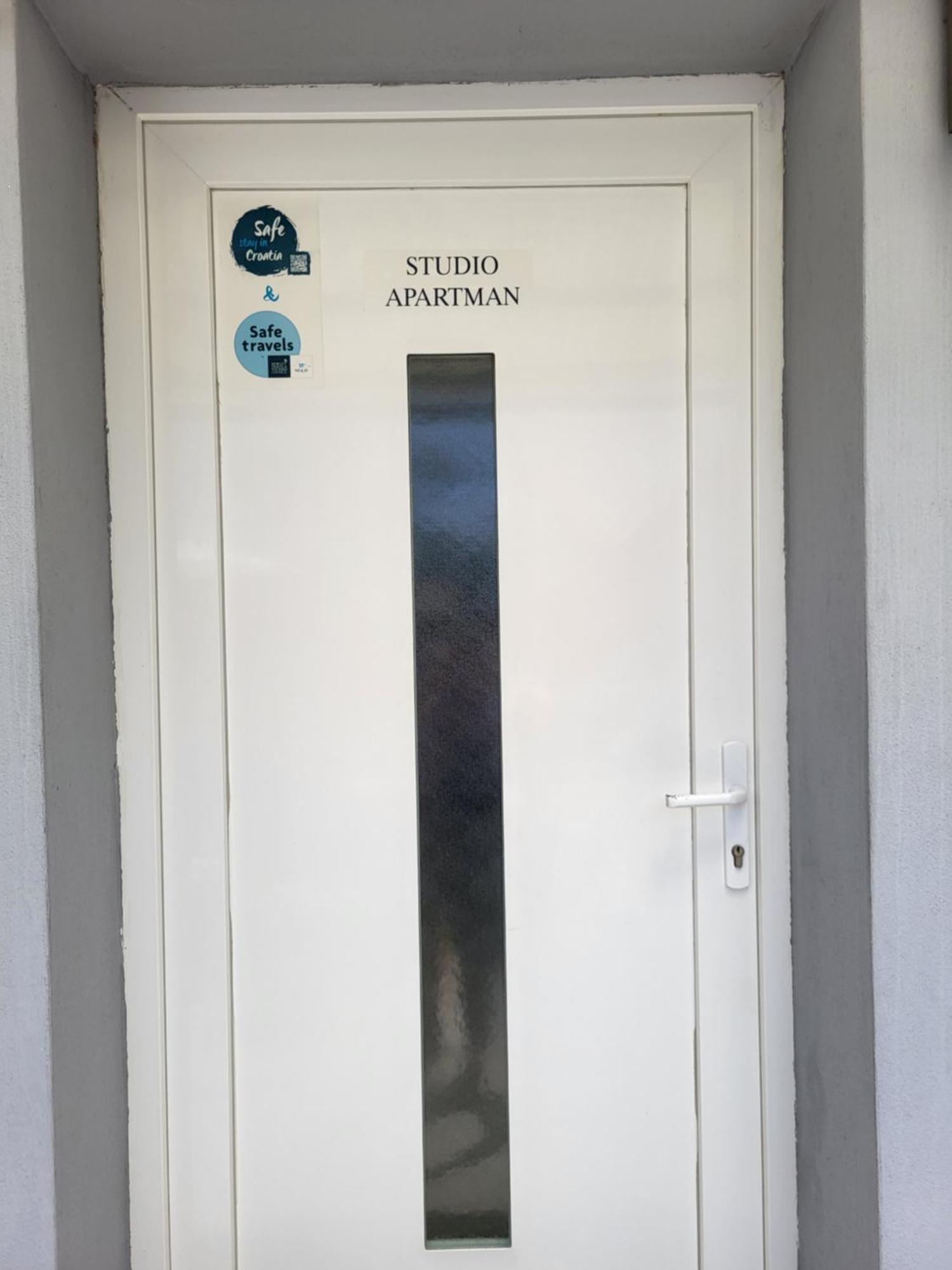 Studio Apartment City With Free Parking Pula Buitenkant foto