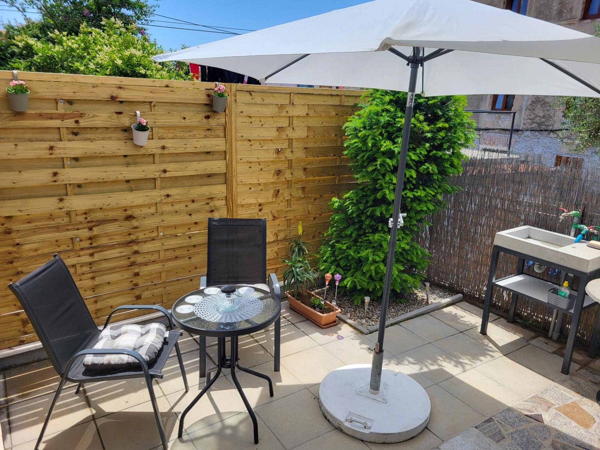 Studio Apartment City With Free Parking Pula Buitenkant foto