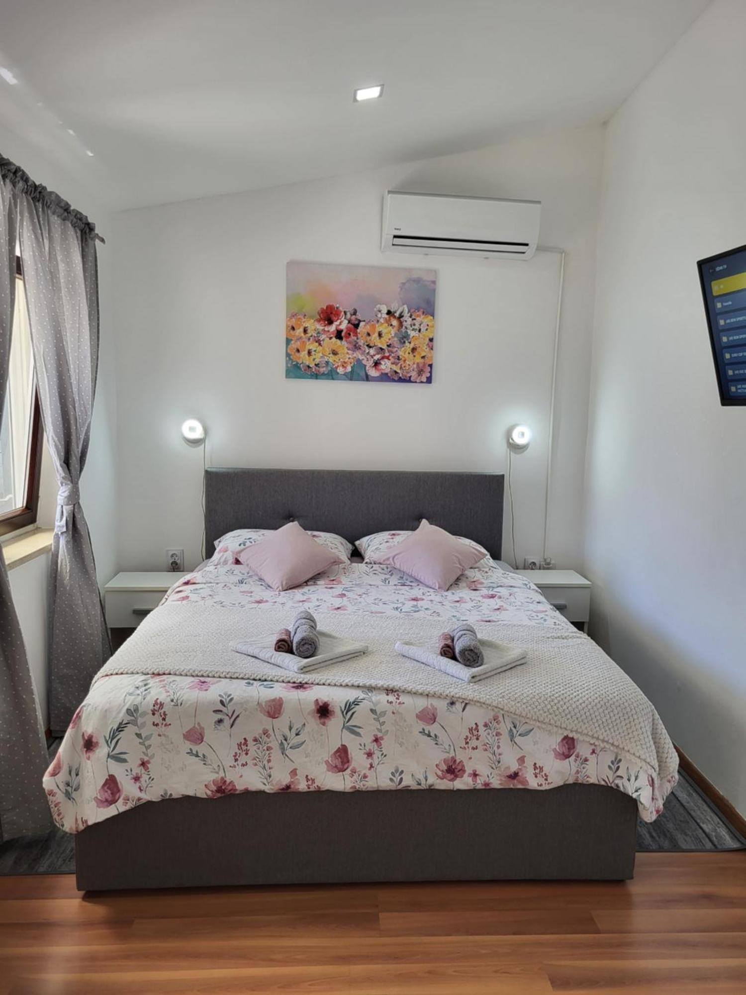 Studio Apartment City With Free Parking Pula Buitenkant foto